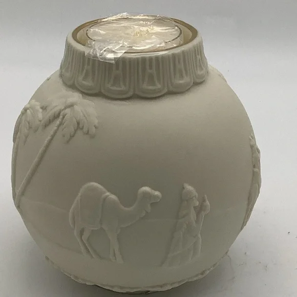 New Lenox Ornamental Glow Nativity Votive - Picture 3 of 16